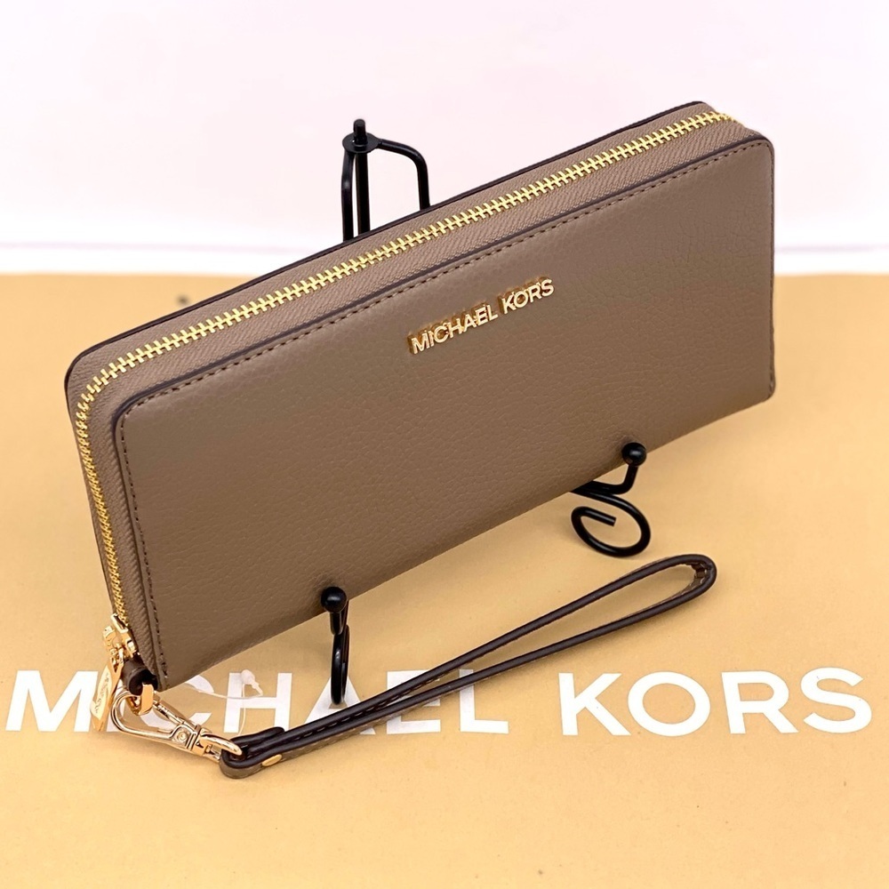Michael Kors Large Continental
Wallet Wristlet Dusk Color